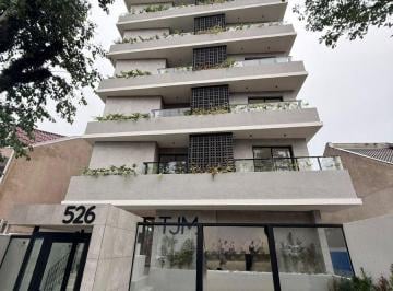 Apartamento de 2 quartos, Curitiba · Viva o Essencial com Elegância no TJM 526