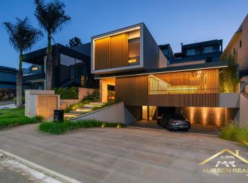Casa · 456m² · 4 Quartos · 4 Vagas · Casa de Condomínio 456m²| 4 Suítes| Área gourmet integrada no Tamboré.