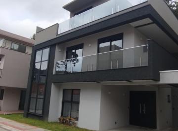 Casa · 192m² · 3 Quartos · 2 Vagas · Triplex decorado em condominio Santa Felicidade aceita menor valor ou veículo
