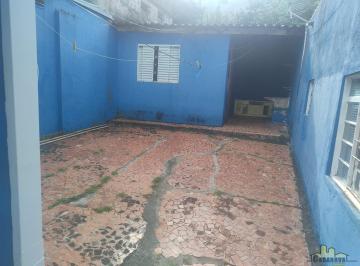 Casa · 2 Quartos · 2 Vagas · Casa em Vila Zezé, Jacareí/SP de 0m² 2 quartos para locação R$ 1.350,00/mes
