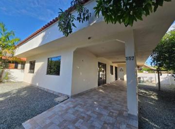 Casa · 130m² · 4 Quartos · 1 Vaga · Casa em , Penha/SC de 130m² 4 quartos para locação R$ 3.500,00/mes