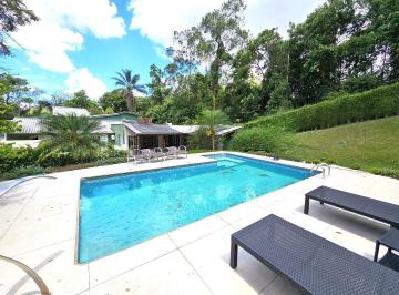 Casa · 400m² · 3 Quartos · 4 Vagas · Casa em Algarve, Cotia/SP de 400m² 3 quartos à venda por R$ 2.500.000,00