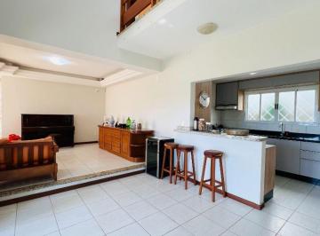 CASA NO PANTANAL, NA MELHOR LOCALIZAÇÃO, ÁREA NOBRE, RUA BEM TRANQUILA E SILENCI · Casa em Pantanal, Florianópolis/SC de 205m² 3 quartos à venda por R$ 2.150.000,00 ou para locação R$