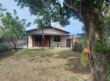 Casa · 200m² · 3 Quartos · 10 Vagas · Casa em Cachoeira do Bom Jesus, Florianópolis/SC de 200m² 3 quartos à venda por R$ 1.700.000,00