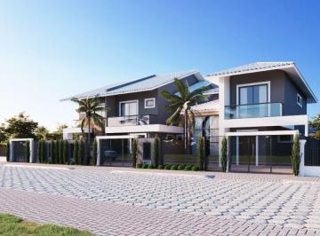 Casa · 184m² · 3 Quartos · 2 Vagas · Casa em Lagoa da Conceição, Florianópolis/SC de 184m² 3 quartos à venda por R$ 1.850.000,00