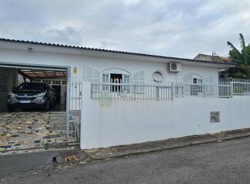 Casa · 200m² · 4 Quartos · 3 Vagas · Casa em Capoeiras, Florianópolis/SC de 200m² 4 quartos à venda por R$ 980.000,00
