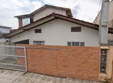 Casa · 200m² · 9 Quartos · 2 Vagas · Casa em Barra do Rio, Itajaí/SC de 200m² 9 quartos à venda por R$ 900.000,00