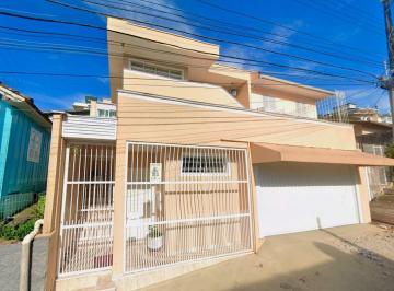Casa · 220m² · 6 Quartos · 2 Vagas · Casa em Estreito, Florianópolis/SC de 220m² 6 quartos à venda por R$ 1.298.000,00