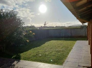 Casa · 220m² · 4 Quartos · 7 Vagas · Casa em Campeche, Florianópolis/SC de 220m² 4 quartos à venda por R$ 1.400.000,00
