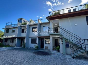 Apartamento · 77m² · 2 Quartos · 1 Vaga · Apartamento térreo com 2 dormitórios e área privativa com jacuzzi no Campeche