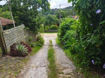 Casa · 40m² · 1 Quarto · Casa Rústica com 2 Quartos em Terreno de 570 m² Próxima ao Centrinho da Praia do Rosa - Praia do Ros