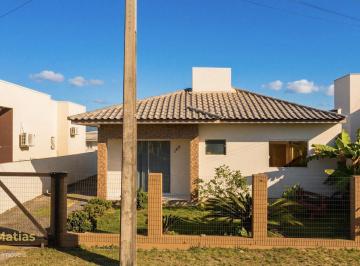 Casa · 124m² · 2 Quartos · 2 Vagas · Linda casa há 450 m do mar no bairro Caravelle, Passos de Torres/SC