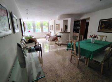 Apartamento · 104m² · 3 Quartos · 1 Vaga · Maravilhoso 3 quartos na quadra da praia do Leblon