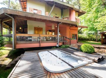 Casa · 270m² · 5 Quartos · 6 Vagas · Casa 5 dormitórios sendo, 3 suítes, 4 banheiros em condomínio.