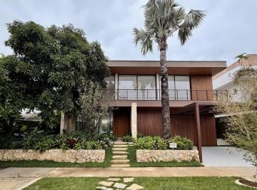 Casa · 1676m² · 6 Quartos · 4 Vagas ·
Casa nova contemporânea no Condomínio Santa Monica Jardins na Barra