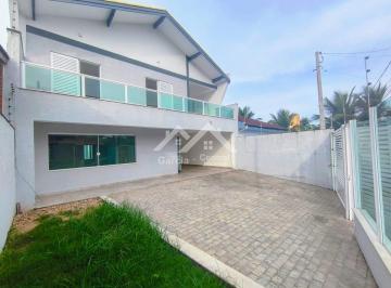 Casa · 215m² · 3 Quartos · 4 Vagas · 
                                Casa com piscina em Peruíbe
                            