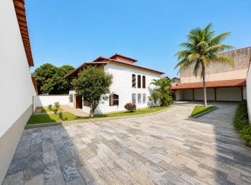 Casa · 1560m² · 8 Quartos · 3 Vagas · Casa com 5 Quartos, sendo 3 Suites à Venda - 1.560m², - Santa Mônica- Próximo à Erico Verissimo