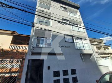 Casa · 60m² · 2 Quartos · Apartamento com 2 quartos, sala, cozinha, banheiro e área de serviço.