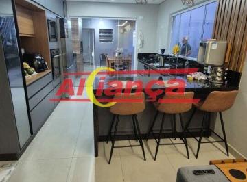Casa · 185m² · 3 Quartos · 4 Vagas · Sobrado a venda de 3 quartos e 1 suites no Jd Bom Clima. - REFORMADO