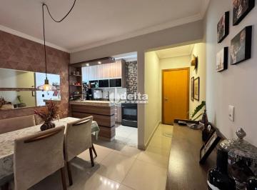 Apartamento · 61m² · 2 Quartos · 1 Vaga · Apartamento com 2 quartos sendo 1 suíte disponível para locação no bairro Segismundo Pereira em Uber