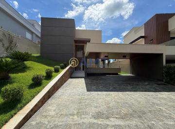 Casa · 412m² · 4 Quartos · 6 Vagas · Venda de Sobrado de Alto Padrão - Condomínio do Lago