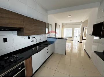 Casa · 160m² · 2 Quartos · 2 Vagas · "Encantadora Casa com Piscina no Luar da Barra em Barra dos Coqueiros"