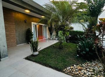 Casa · 153m² · 2 Quartos · 2 Vagas · Casa com piscina e churrasqueira no Jardim Califórnia.