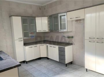 Casa · 182m² · 3 Quartos · 2 Vagas · RE/MAX ALUGA Casa Térrea , Jd do Lago, 3 dormitórios , sendo 1 suíte , 182m, 2 vagas, R$ 4.000 V