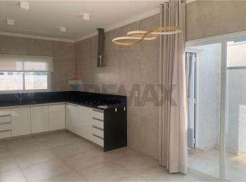 Casa · 93m² · 2 Quartos · 1 Vaga · RE/MAX ALUGA  Casa Térrea,  Vila Santana,  2 quartos , sendo 1 suíte , 93m² ,1 vaga  R$ 3.600, Valin