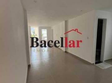 Apartamento · 73m² · 2 Quartos · Apartamento lindo reformado 2 quartos rua Uruguai entrar e morar
