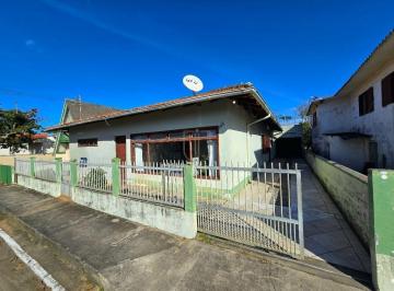 Casa · 197m² · 3 Quartos · 4 Vagas · Casa a 100m da praia com edicula em Meia Praia, Navegantes