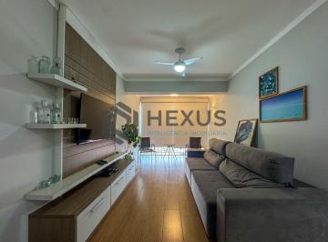 Foto · Apartamento reformado com varanda a uma quadra da Praia das Pitangueiras, Guaruj