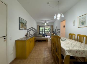 Foto · Apartamento com varanda e lazer na quadra mar da Praia das Pitangueiras, Guaruja