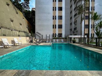 Foto · Apartamento reformado com varanda e lazer a uma quadra da Praia das Pitangueiras