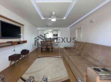 Foto · Apartamento com varanda, reformado, duas quadras da Praia das Pitangueiras, Guar