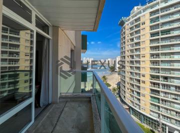 Foto · Apartamento reformado com varanda vista mar na beira mar da praia nas Pitangueir