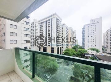 Foto · Apartamento com varanda e vista mar a duas quadras da Praia das Pitangueiras, Gu