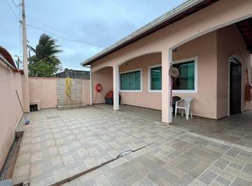 Casa de 3 quartos, Itanhaém · Casa à 50m do mar com 3 quartos e espaço para piscina em Itanhaém.