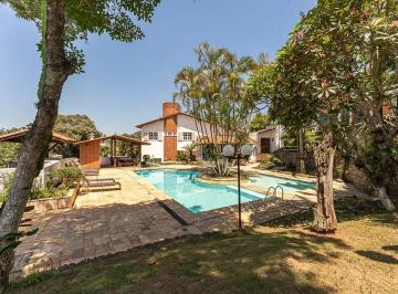 Casa de 6 quartos, Cotia · Casa a venda na Granja Viana com 6 quartos, sendo 4 suítes, 708m² de área útil. 5 vagas de garagem.