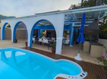 Casa · 350m² · 3 Quartos · Casa planejada com 3 suítes a 200 metros da Praia dos Açores