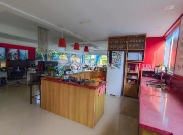 Casa · 350m² · 3 Quartos · Casa com 3 suítes a 200 metros da Praia dos Açores
