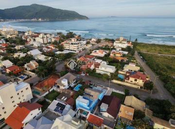 Casa · 350m² · 3 Quartos · Casa - 3 suítes a 200 metros da Praia dos Açores