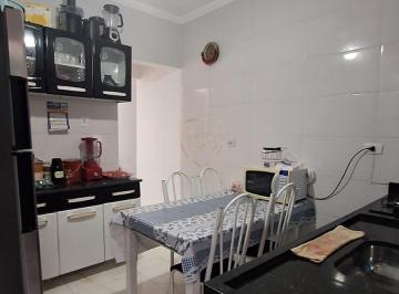 Casa · 5482m² · 2 Quartos · 2 Vagas · Oportunidade na cidade de Praia Grande, próximo ao mar