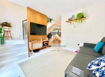 Sala de Estar · Casa duplex no Antares c/ 3 quartos, 2 suítes e móveis planejados!!!