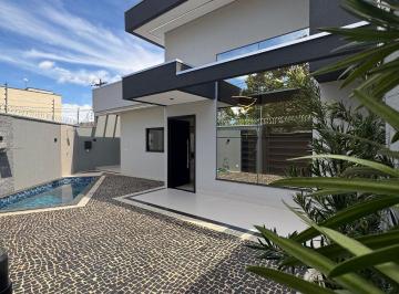 Casa · 108m² · 3 Quartos · 2 Vagas ·
? Casa 3 quartos, sendo uma suíte, no Plano Diretor Sul.