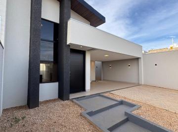 Casa · 250m² · 3 Quartos · 2 Vagas · 
                                Casa com 3 quartos, sendo 1 suíte plena, no Plano Diretor Sul de Pa