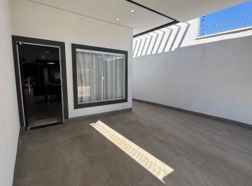 Casa · 90m² · 2 Quartos · 2 Vagas · 
                                Casa à venda, com 2 quartos, sendo 1 suíte com closet, localizada n