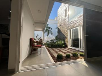 Casa · 280m² · 3 Quartos · 3 Vagas · Casa com 3 quartos/dormitórios no bairro Rio Tavares, em Florianópolis - SC