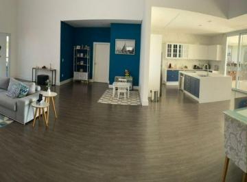 Casa · 430m² · 3 Quartos · 4 Vagas · Casa de Condomínio para venda em Araçoiaba da Serra de 430.00m² com 3 Quartos, 1 Suite e 4 Garagens