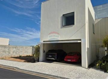 Casa · 222m² · 3 Quartos · 2 Vagas · Casa de Luxo Nova em Guará II: Alugue Já!